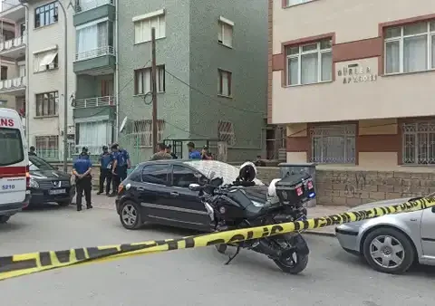 Uvey annesini ve kardesini bicaklayarak katleden erkek tutuklandi 9I6uql7V